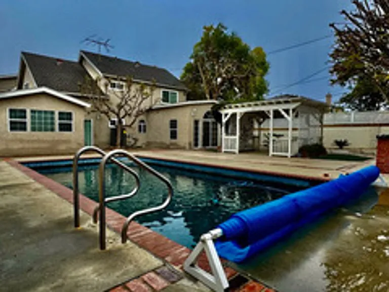 11902 Pine St — Photo 4
