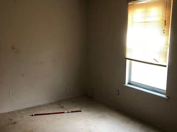 2nd image of 1139 Leona Ave