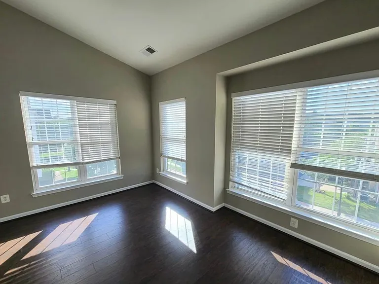 42625 Homefront Ter — Photo 17