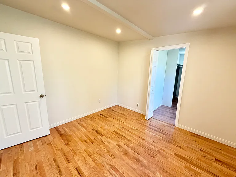 3774 La Crescenta Ave — Photo 27