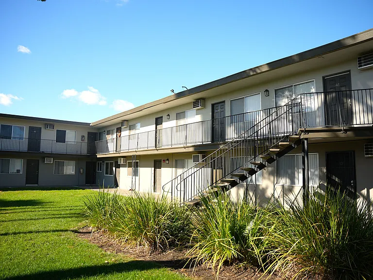 Rancho Terrace — Photo 27