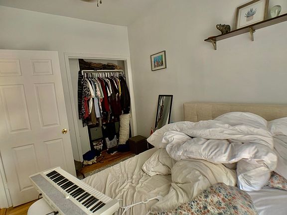 4th image of 206 4th St APT 4R