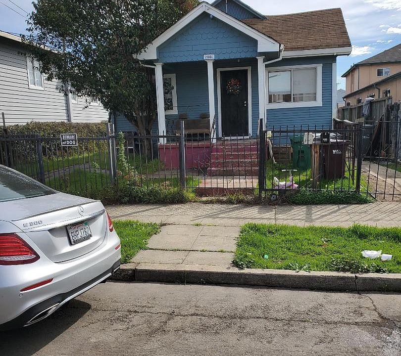 2nd image of 2006 85th Ave