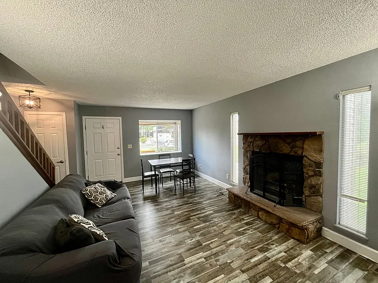 7618 Lexington Manor Dr — Photo 6