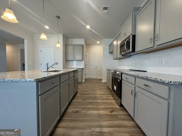 124 Sycamore Ln — Photo 8