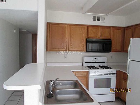 4th image of 3120 Tarpon Dr Unit 203