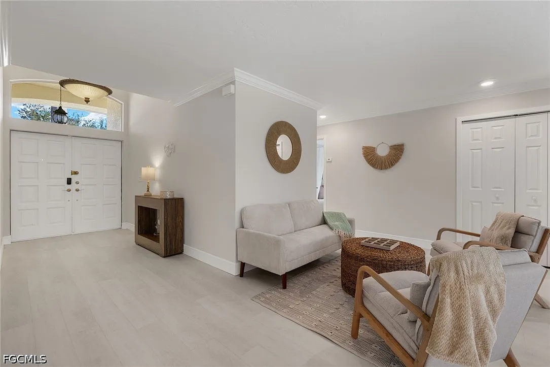 4 bed, 2.5 bath, 2043 sqft, $3,250 — Photo 4