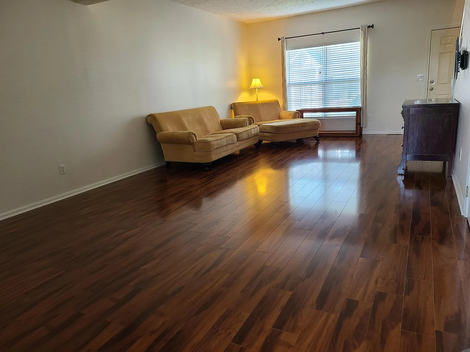 2061 Jennifer St — Photo 3
