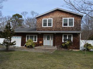 578 Birch Hollow Dr, Shirley, NY