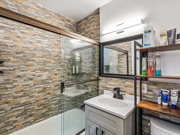 2626 Homecrest Avenue image 1 of 17