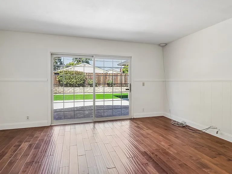 987 Camellia Way — Photo 10