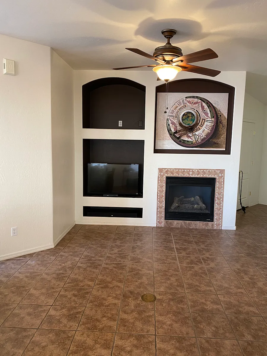 Building Photo - 610 S Amante Dr
