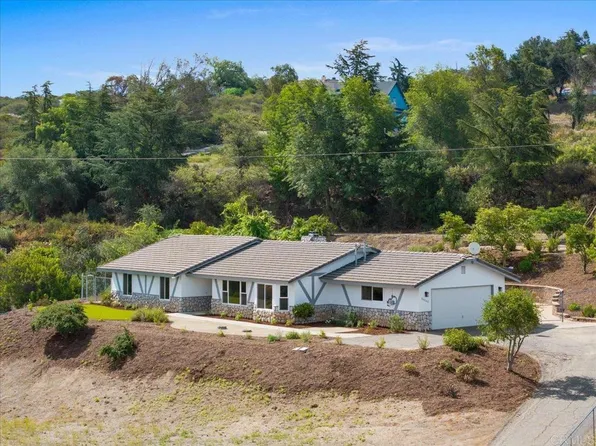 30552 Callejo Feliz Ter, Valley Center, CA 92082