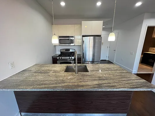 Rented by Tapiro Realty | media 17