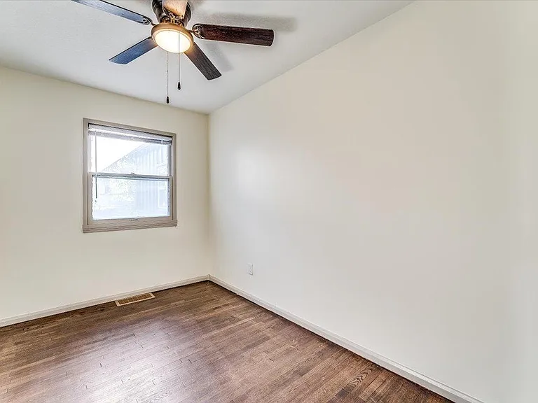 2542 N Erie Ave — Photo 7