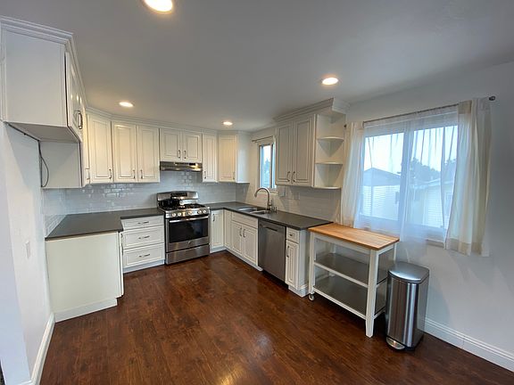 5th image of 784 King Dr