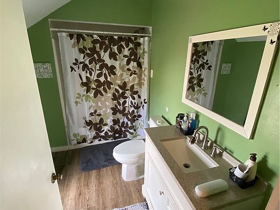 5th image of 3819 E Aurora Rd