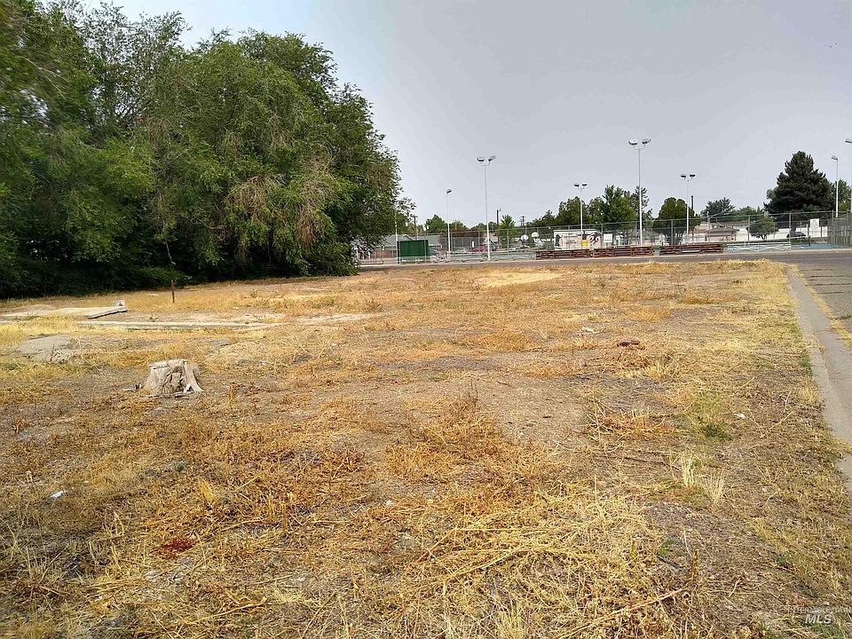 2nd image of 850 N 4 E