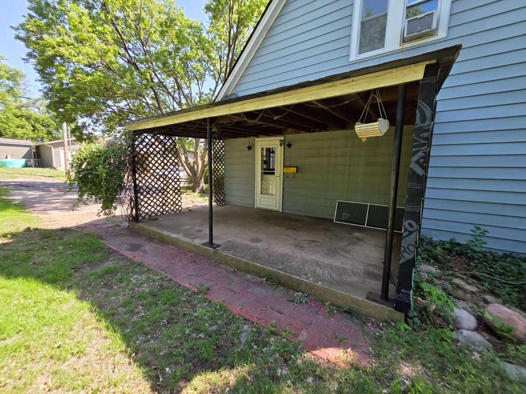 305 E 4th St, Ellsworth, KS - View 5