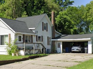 1131 Airway Dr, Waterford, MI 48327