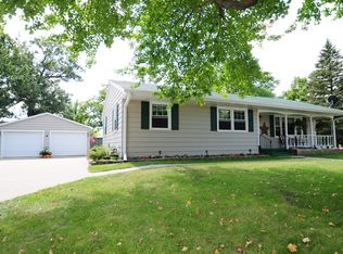 414 Seeley St, Manchester, IA 52057