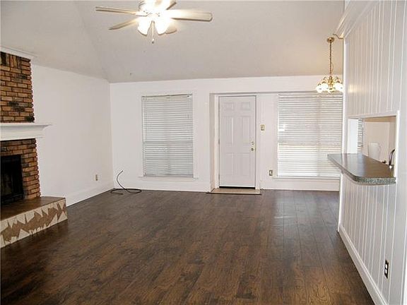 2nd image of 167 Historic West St