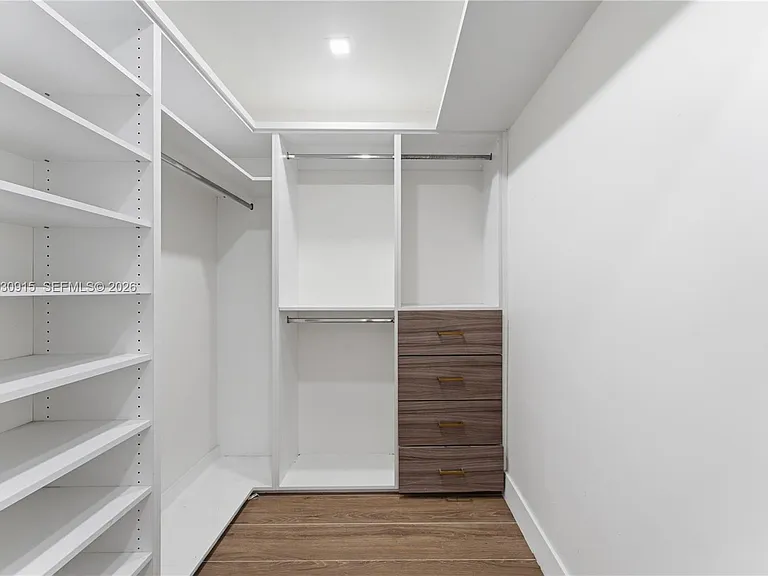 121 SW 71st Ave — Photo 9