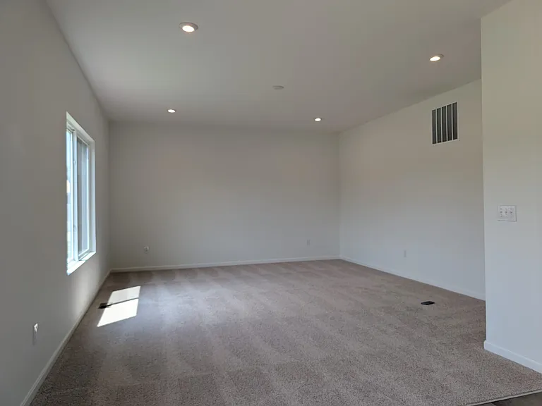 8161 Sycamore Hollow Dr — Photo 13