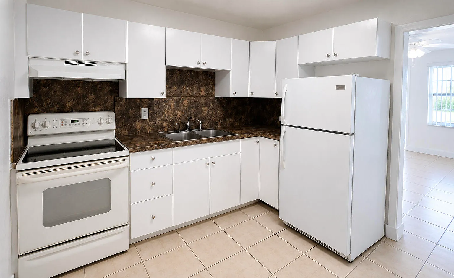 2 bed, 1.0 bath, 706 sqft, $1,700 — Photo 2