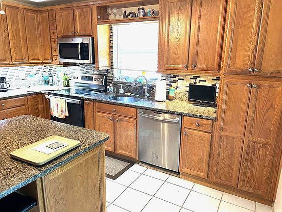 5th image of 7024 NW 104 Avenue