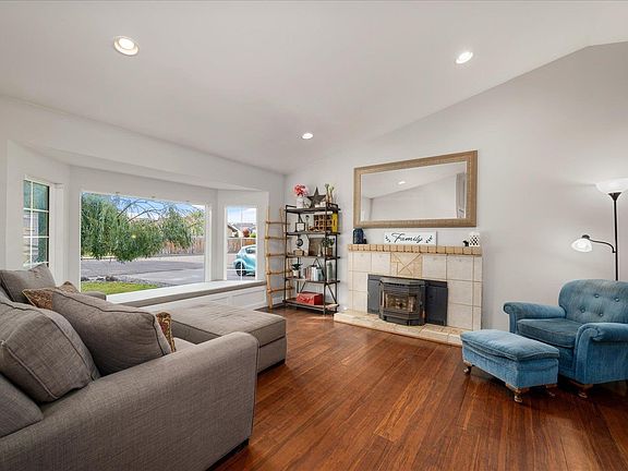 3rd image of 3009 S Yelm St