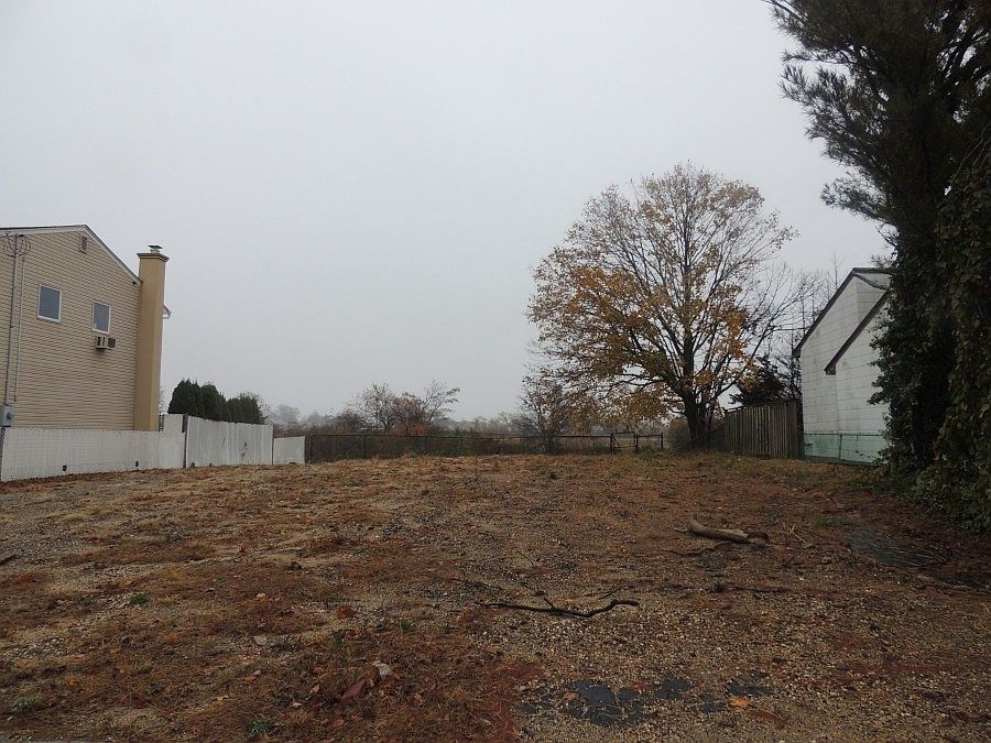 1st image of 2965 Frankel Blvd