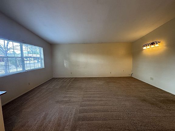 4th image of 1401 Bella Vista Dr