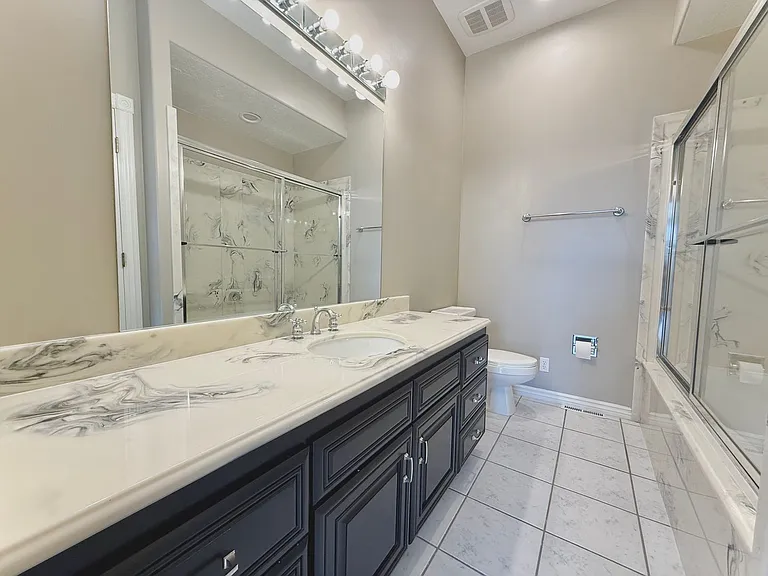 825 N Capitol Blvd — Photo 59