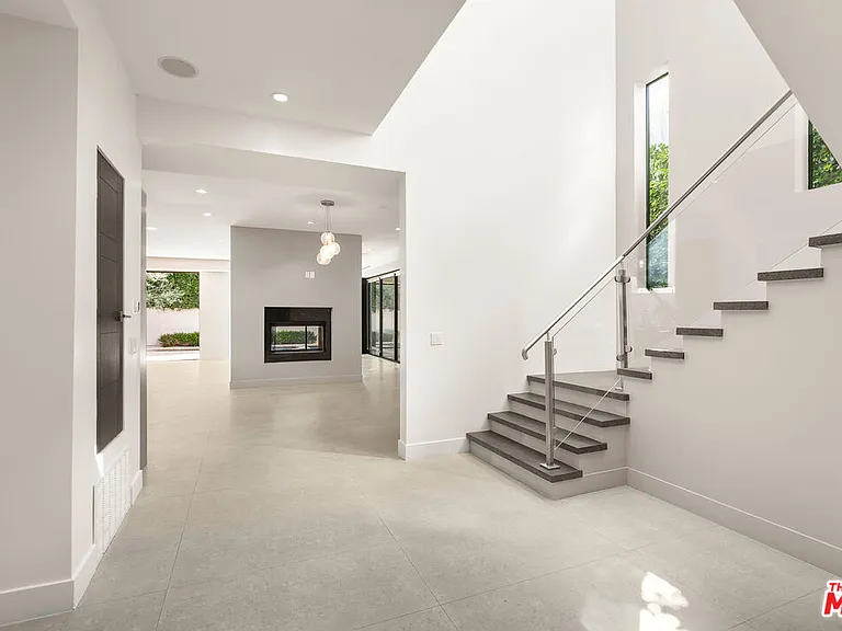 528 N Crescent Heights Blvd — Photo 3