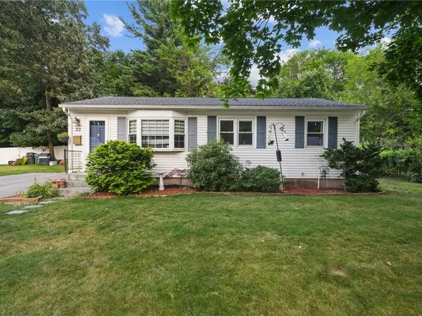 22 Torrington Cir, Warwick, RI 02889