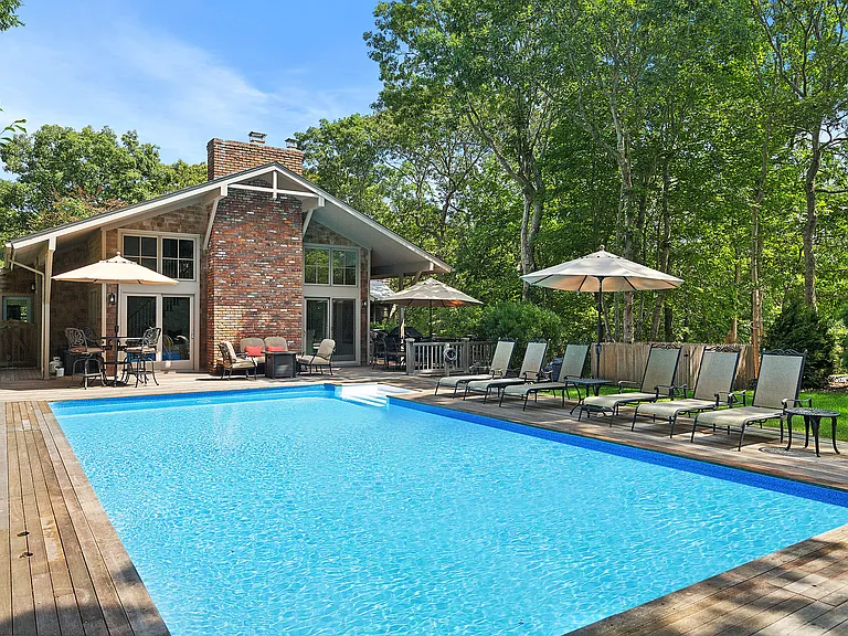647 Hands Creek Rd — Photo 1
