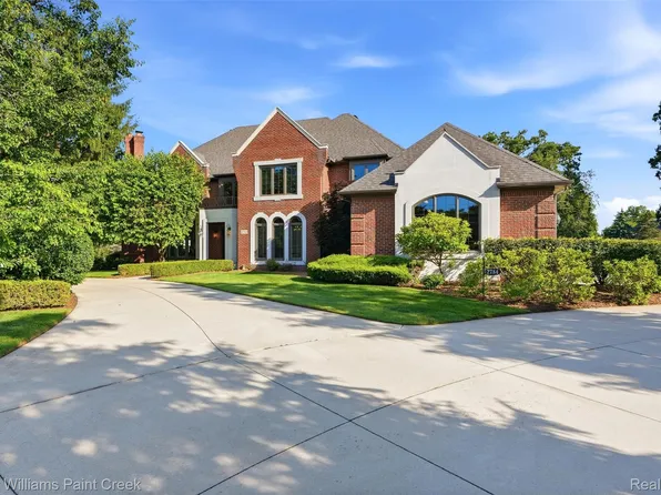 2784 Murfield Ct, Rochester, MI 48306