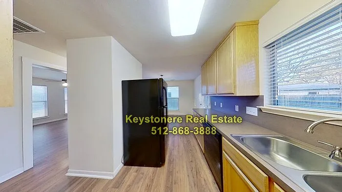 501 N Lampasas St — Photo 7