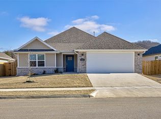 486 S Wagon Wheel Ave, Fayetteville, AR 72704