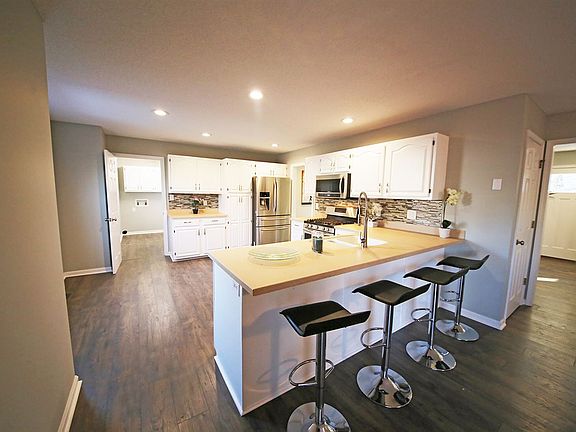 5th image of 4307 E Whitley Dr