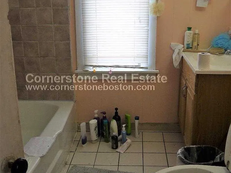 Saunders St — Photo 17