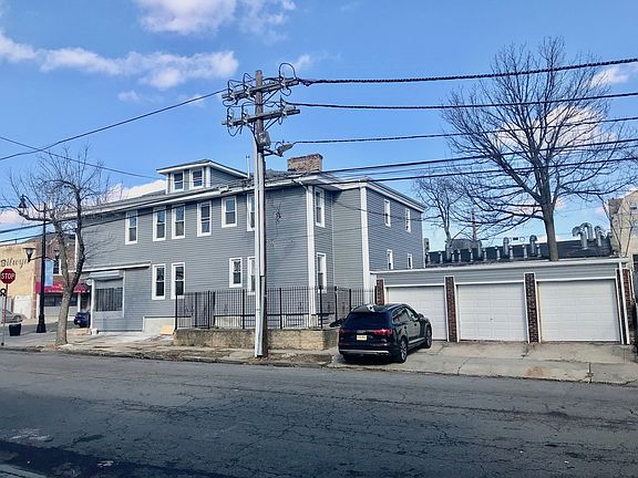 2nd image of 974 Bergen St Floor 2