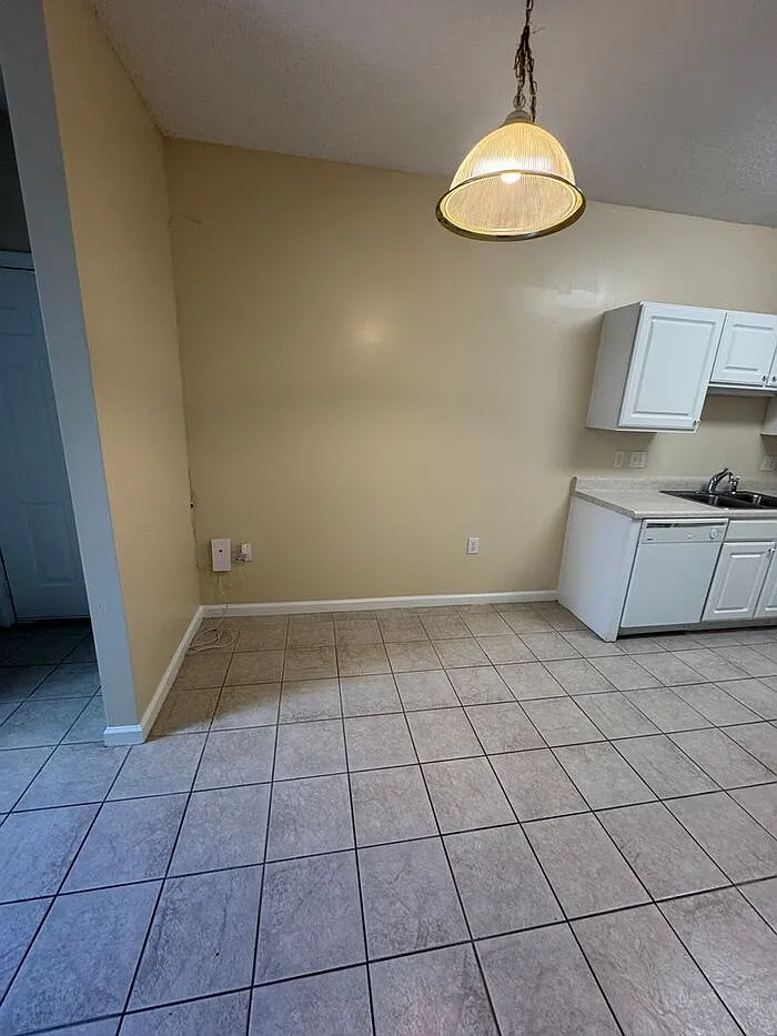 1 bed, 1.5 bath, 1003 sqft, $1,250 — Photo 4