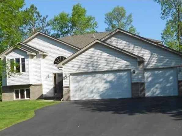 775 W 7th Street Cir, Rush City, MN 55069