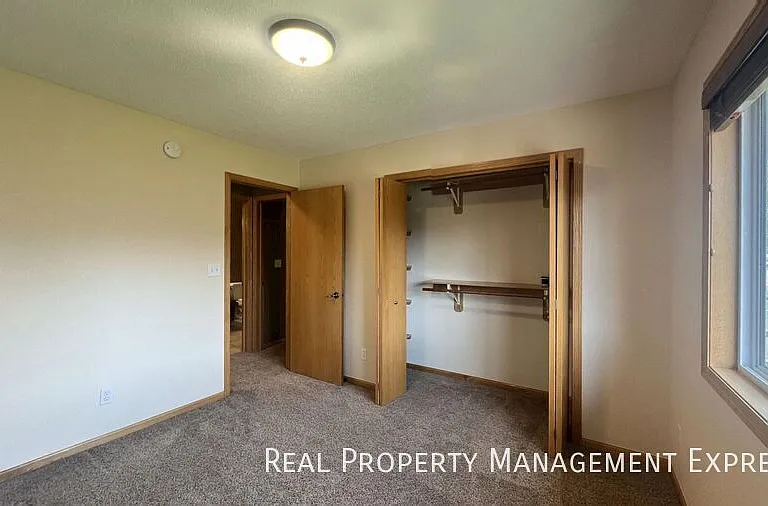 5208 S Birchwood Ave — Photo 8