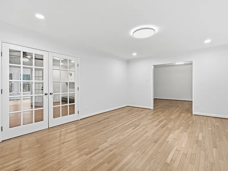 1504 Homestead Rd — Photo 9