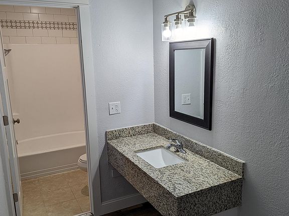 3rd image of 205 Oskaloosa St #10811229