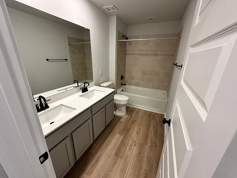 14607 Emerio Dr — Photo 11