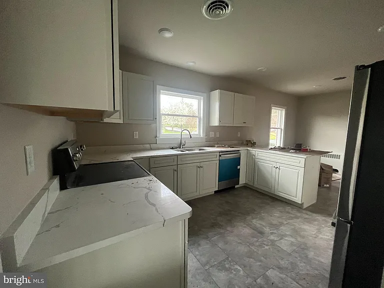 300 Harrison Ave — Photo 6